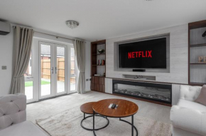 5 bed detached Contractors Parking Long Stays
